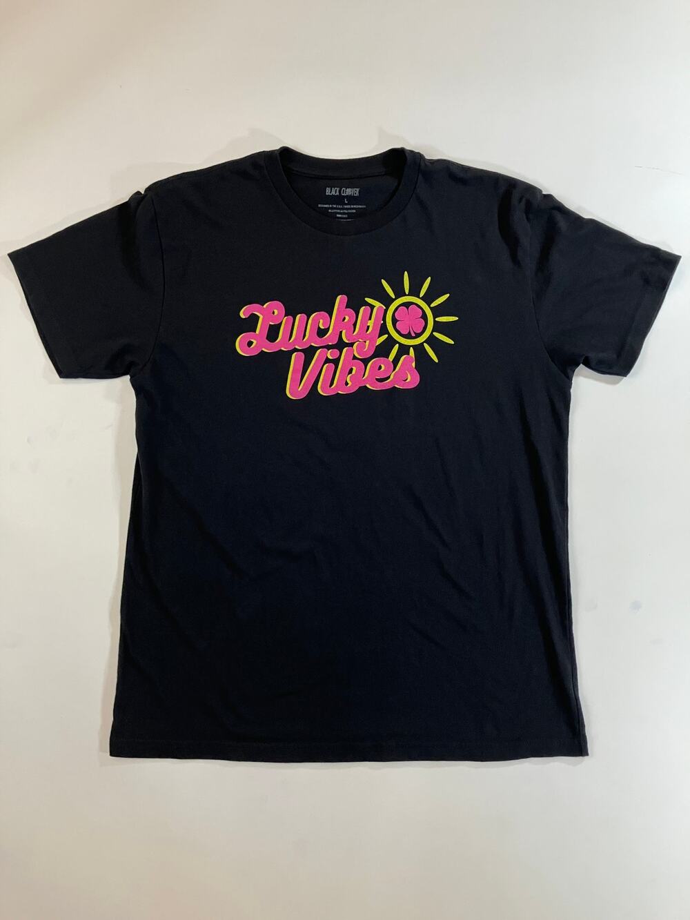 Black Clover Lucky Vibes Men’s Large Black Graphic T-Shirt Four Leaf Clover